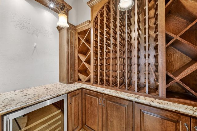 2400 Avalon Place, Houston, TX 77019