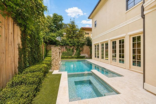 2400 Avalon Place, Houston, TX 77019