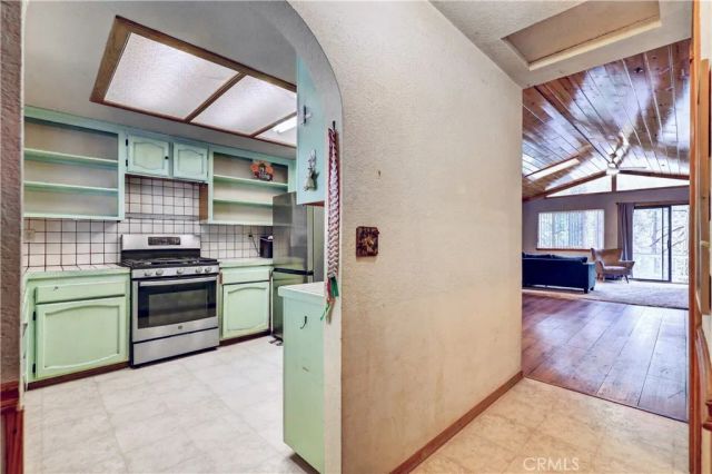 1039 Lausanne, Crestline, CA 92325