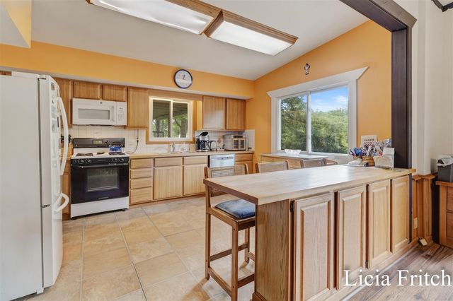 9016 E M 20, Hesperia, MI 49421