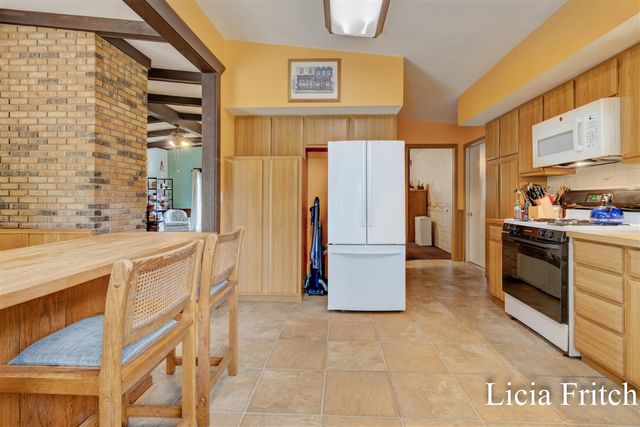 9016 E M 20, Hesperia, MI 49421