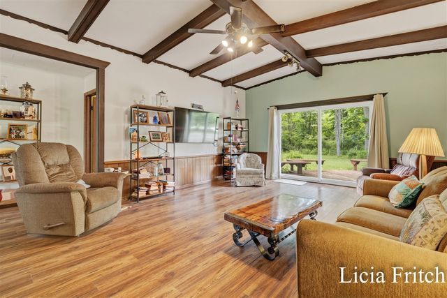 9016 E M 20, Hesperia, MI 49421