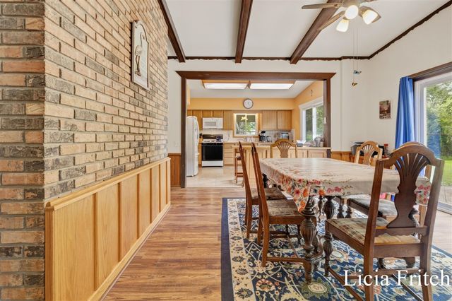 9016 E M 20, Hesperia, MI 49421