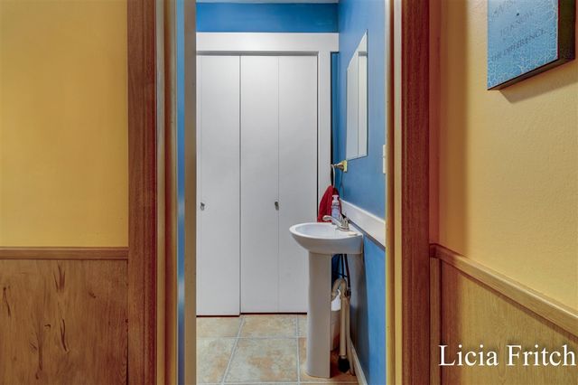 9016 E M 20, Hesperia, MI 49421