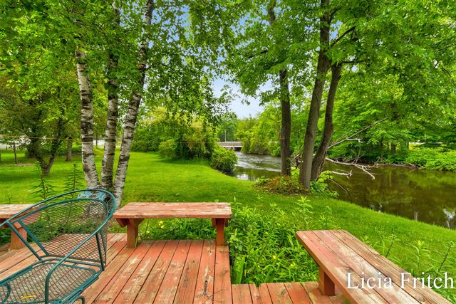 9016 E M 20, Hesperia, MI 49421