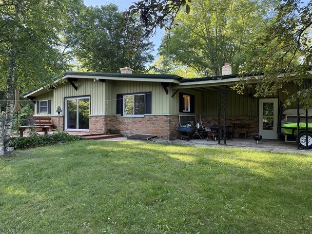 9016 E M 20, Hesperia, MI 49421