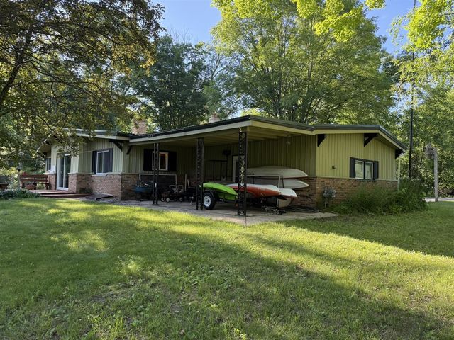 9016 E M 20, Hesperia, MI 49421