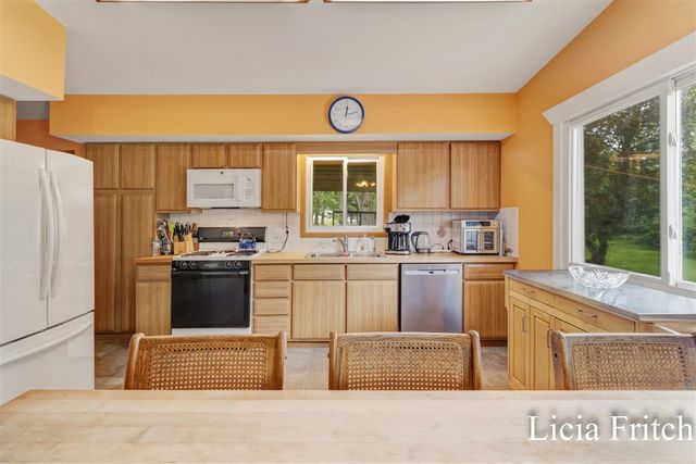 9016 E M 20, Hesperia, MI 49421