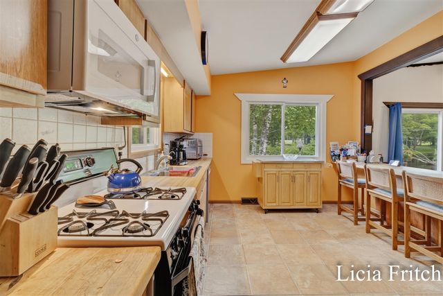 9016 E M 20, Hesperia, MI 49421