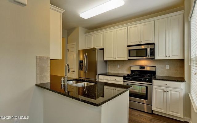 146 Waypoint Drive 2004, Eatontown, NJ 07724