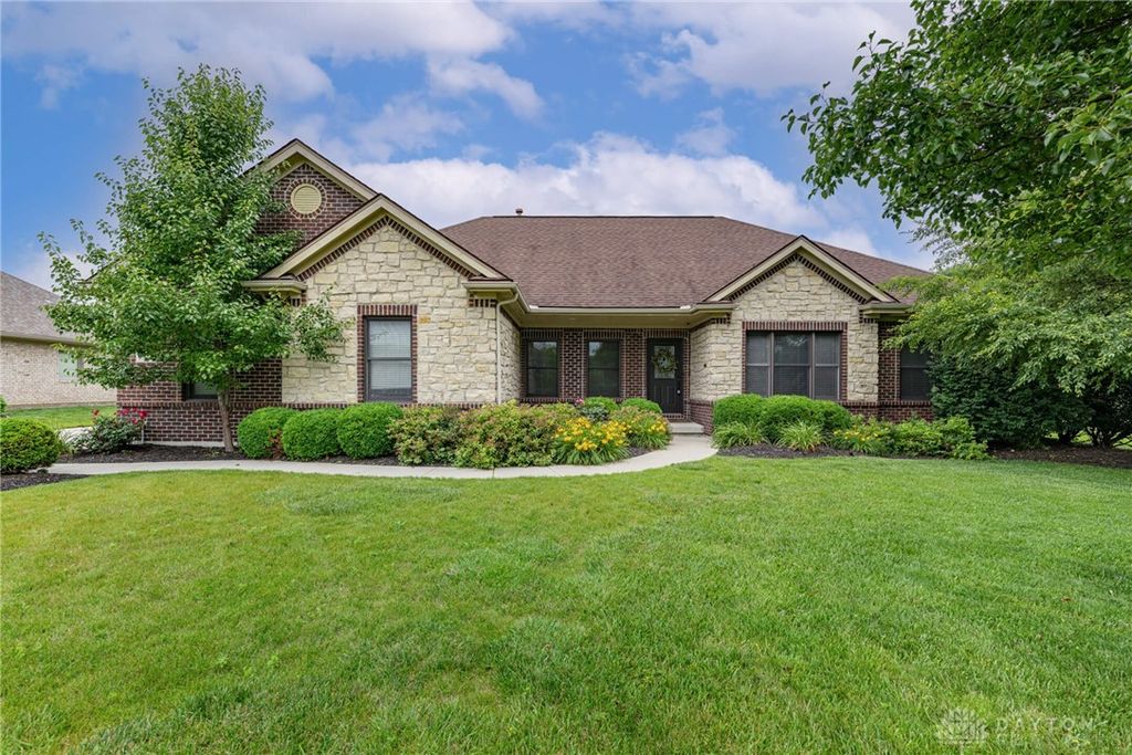 1377 Timshel Street, Sugarcreek Twp, OH 45440