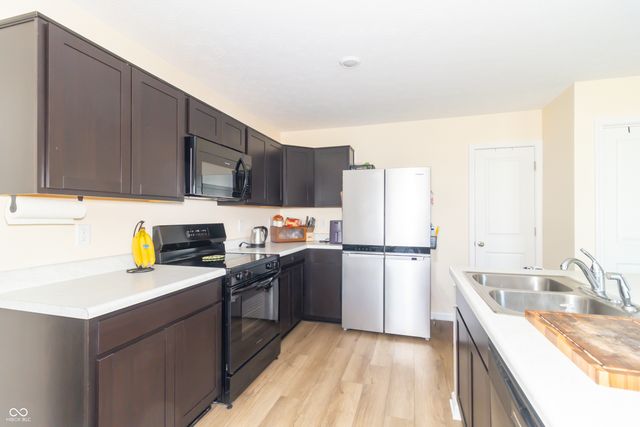 308 Briar Path Drive, Greenfield, IN 46140