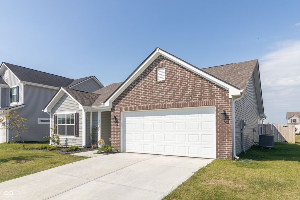 308 Briar Path Drive, Greenfield, IN 46140