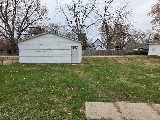 460 NE Sycamore Avenue, Earlham, IA 50072