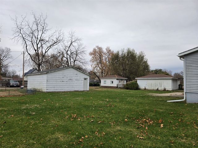 460 NE Sycamore Avenue, Earlham, IA 50072