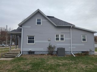 460 NE Sycamore Avenue, Earlham, IA 50072