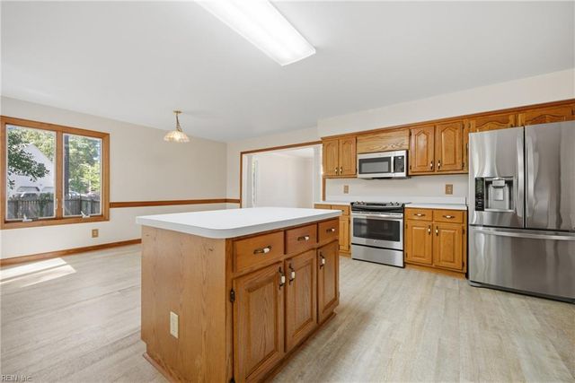1805 Blackhawk PL, Chesapeake, VA 23321