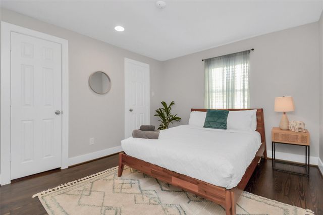 5705 Cochran Street, Houston, TX 77009