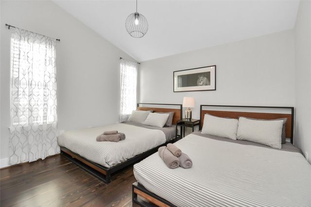 5705 Cochran Street, Houston, TX 77009