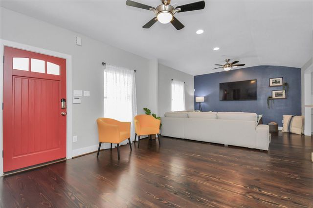 5705 Cochran Street, Houston, TX 77009