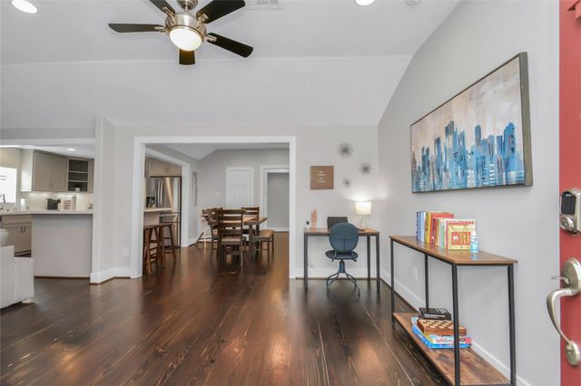 5705 Cochran Street, Houston, TX 77009