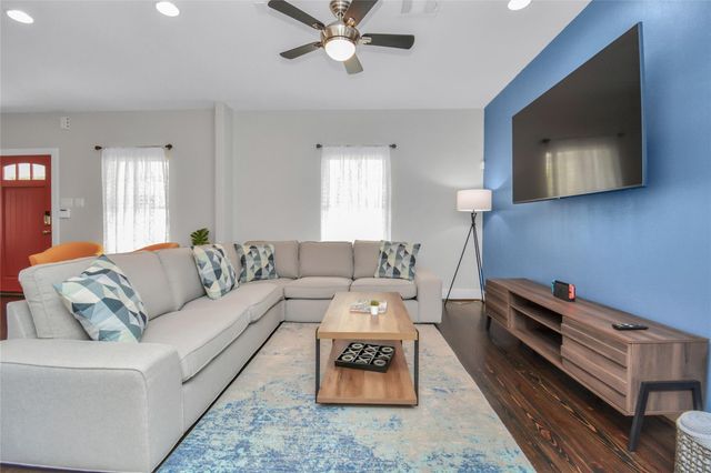 5705 Cochran Street, Houston, TX 77009