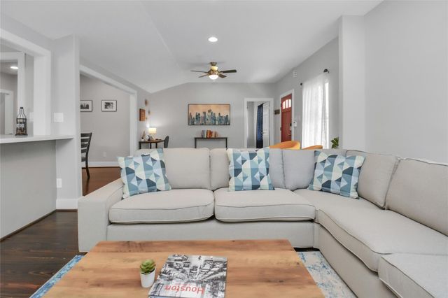 5705 Cochran Street, Houston, TX 77009