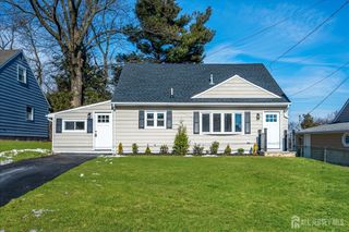 35 Kendall Drive, Sayreville, NJ 08859