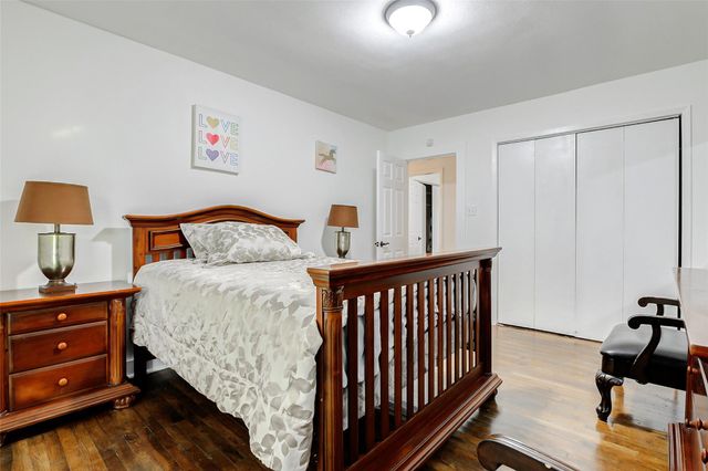 706 Beaumont St, Anahuac, TX 77514