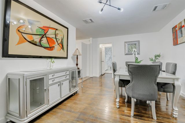 706 Beaumont St, Anahuac, TX 77514