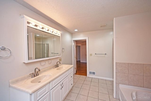 1266 Avon Drive, Cincinnati, OH 45229