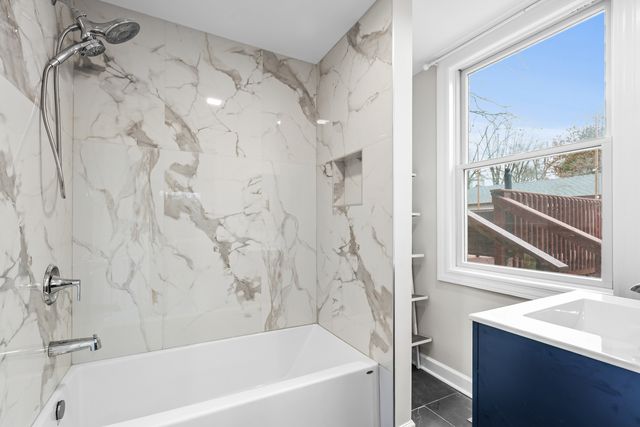 113 Gladys Avenue, Fox River Grove, IL 60021