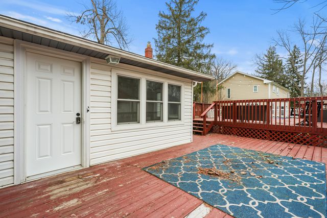 113 Gladys Avenue, Fox River Grove, IL 60021