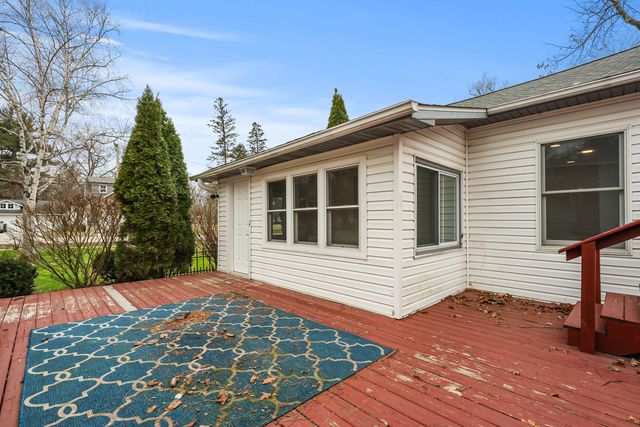 113 Gladys Avenue, Fox River Grove, IL 60021