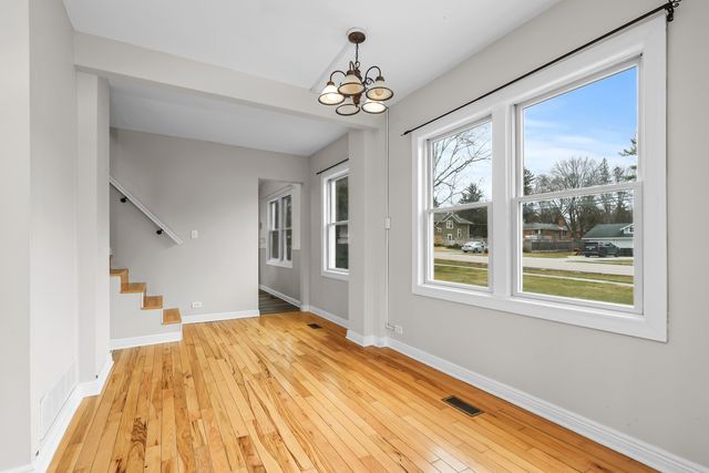 113 Gladys Avenue, Fox River Grove, IL 60021