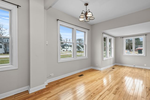 113 Gladys Avenue, Fox River Grove, IL 60021