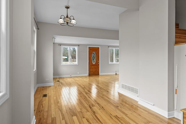 113 Gladys Avenue, Fox River Grove, IL 60021