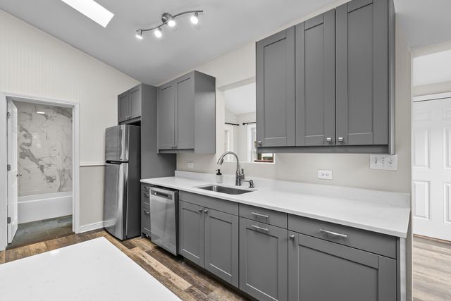 113 Gladys Avenue, Fox River Grove, IL 60021