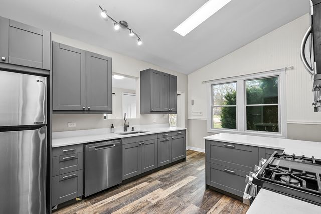 113 Gladys Avenue, Fox River Grove, IL 60021