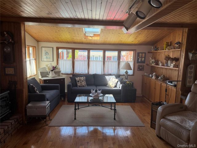 74 California Street, Long Beach, NY 11561