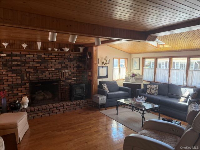 74 California Street, Long Beach, NY 11561