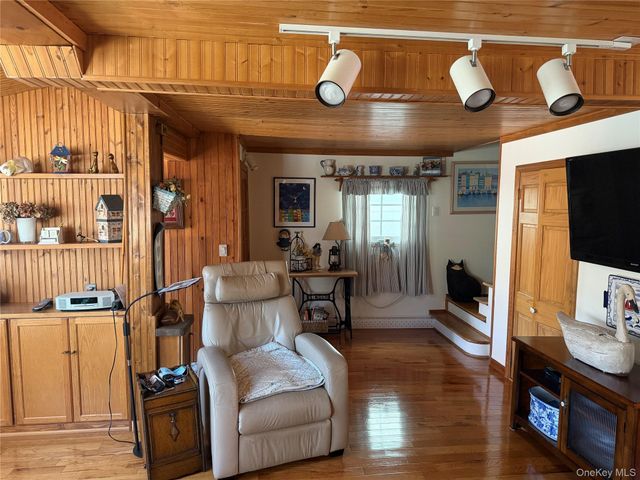 74 California Street, Long Beach, NY 11561