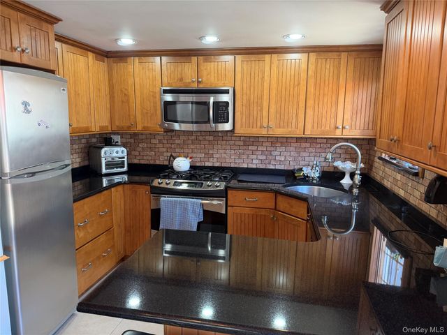 74 California Street, Long Beach, NY 11561