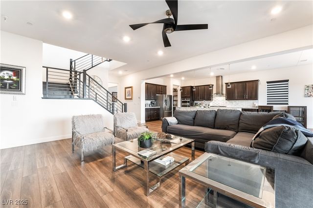 212 Harris Peak Street, Las Vegas, NV 89138