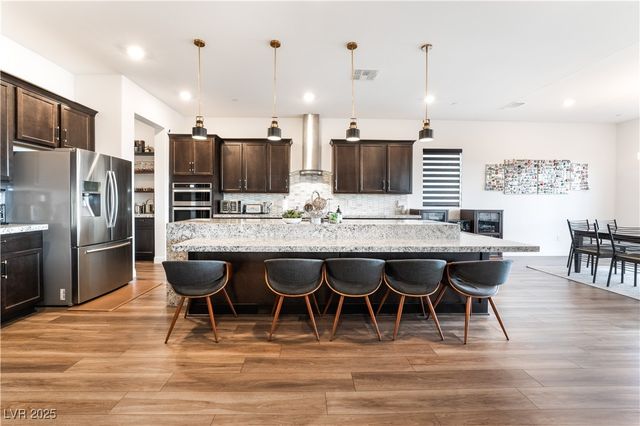 212 Harris Peak Street, Las Vegas, NV 89138