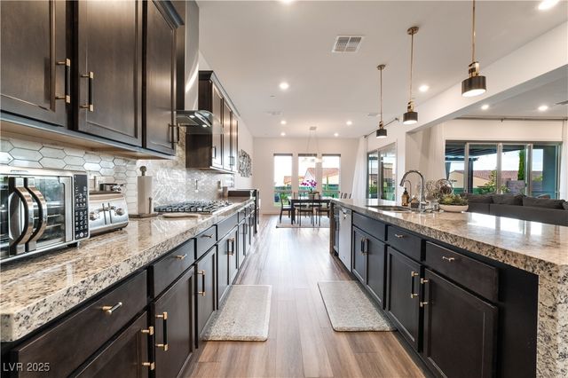 212 Harris Peak Street, Las Vegas, NV 89138