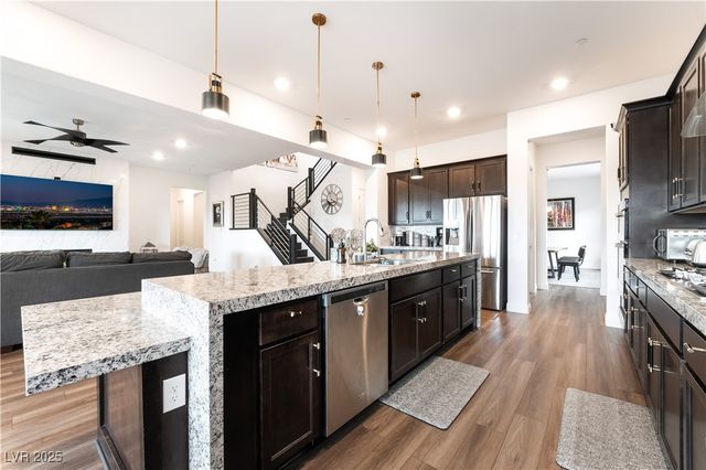 212 Harris Peak Street, Las Vegas, NV 89138