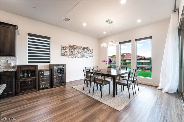 212 Harris Peak Street, Las Vegas, NV 89138