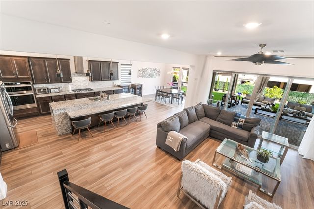 212 Harris Peak Street, Las Vegas, NV 89138