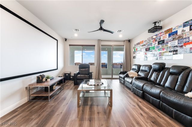 212 Harris Peak Street, Las Vegas, NV 89138